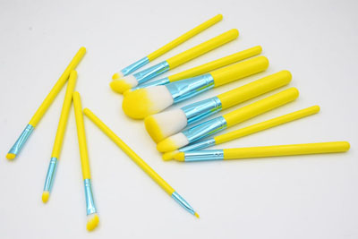 唇刷、眼線刷、眉刷的清洗技巧