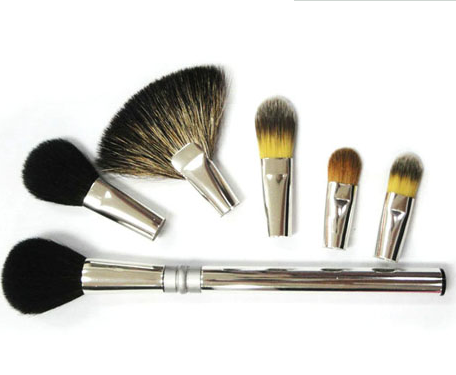 初學者怎麽挑選化妝用品：掌握聞看燒測塗四個步驟