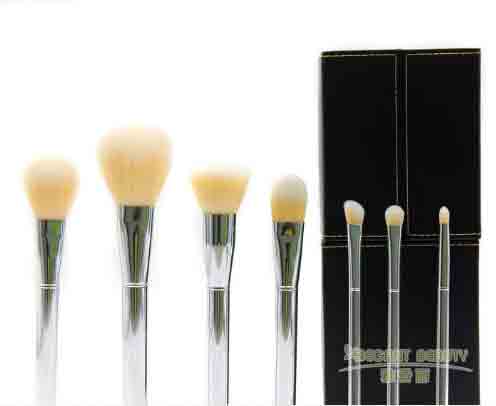 使用唇刷塗口紅，有哪些注意點？