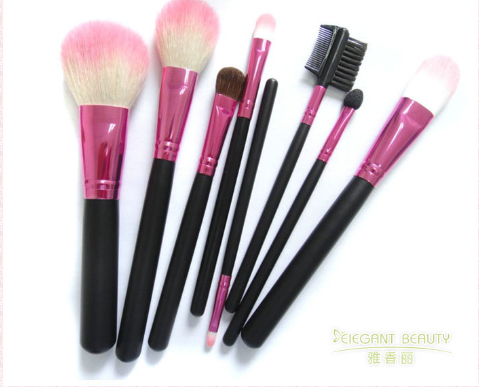 不同類型的粉底刷都有哪些使用方法呢？