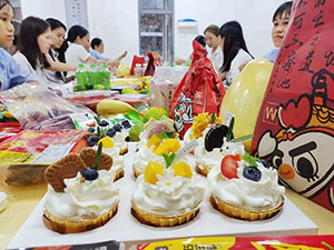 午夜小视频在线观看化妝用品（深圳）有限公司，八月九月生日會福利！借此慰勞每一位員工對工作的辛勤勞作以及用心盡責!