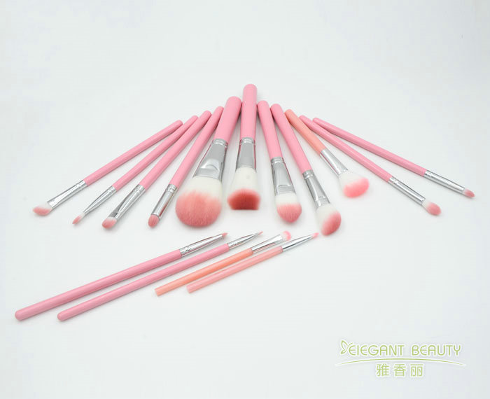 午夜福利视频免费在线观看的獨特魅力：為何它比手指更適合上妝？